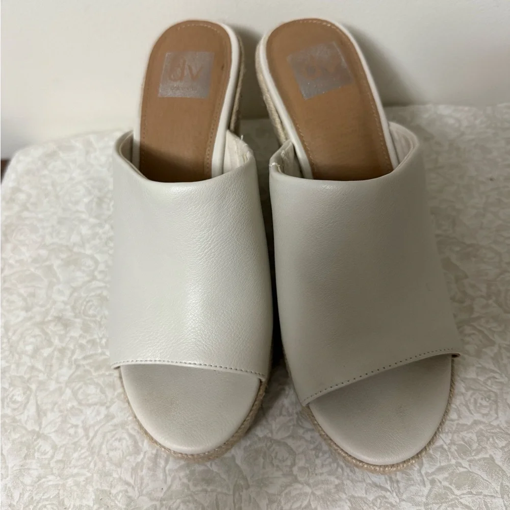 DV By Dolce Vita Dixon Wedge Sandal In White Size 8.5 Beach Resortwear